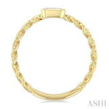 1/5 Ctw Bezel Set Emerald Cut Diamond Curb Link Fashion Ring in 14K Yellow Gold